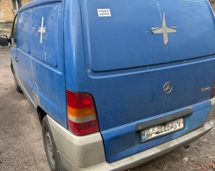 Синий Мерседес Вито, объемом двигателя 2.2 л и пробегом 400 тыс. км за 2800 $, фото 4 на Automoto.ua