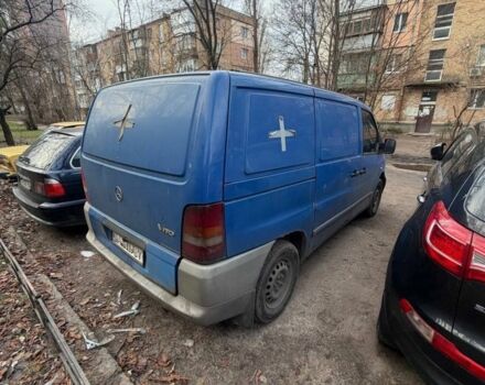 Синий Мерседес Вито, объемом двигателя 2.2 л и пробегом 400 тыс. км за 2800 $, фото 3 на Automoto.ua