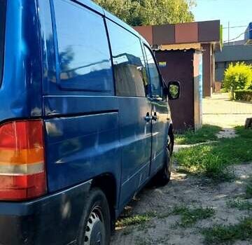 Синий Мерседес Вито, объемом двигателя 2.15 л и пробегом 581 тыс. км за 5500 $, фото 1 на Automoto.ua