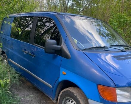 Синий Мерседес Вито, объемом двигателя 2.3 л и пробегом 300 тыс. км за 3500 $, фото 1 на Automoto.ua