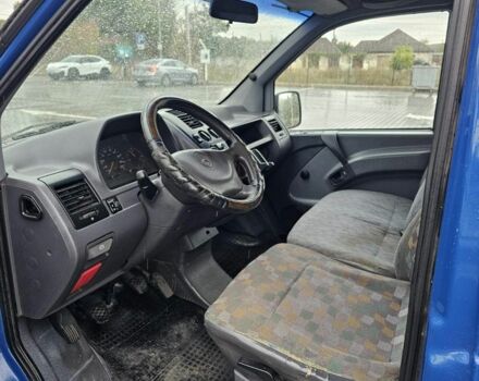 Синий Мерседес Вито, объемом двигателя 2.3 л и пробегом 500 тыс. км за 4500 $, фото 4 на Automoto.ua