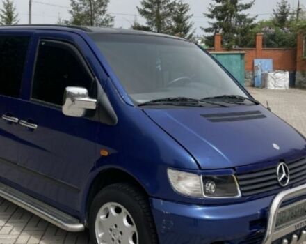Синий Мерседес Вито, объемом двигателя 2.3 л и пробегом 450 тыс. км за 4000 $, фото 1 на Automoto.ua