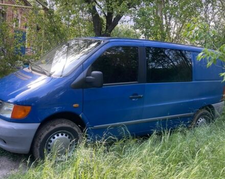 Синий Мерседес Вито, объемом двигателя 2.3 л и пробегом 300 тыс. км за 3500 $, фото 2 на Automoto.ua