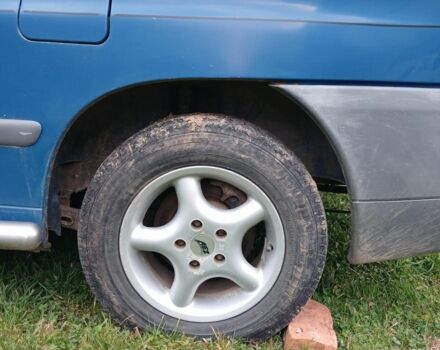 Синий Мерседес Вито, объемом двигателя 2.3 л и пробегом 300 тыс. км за 2200 $, фото 9 на Automoto.ua