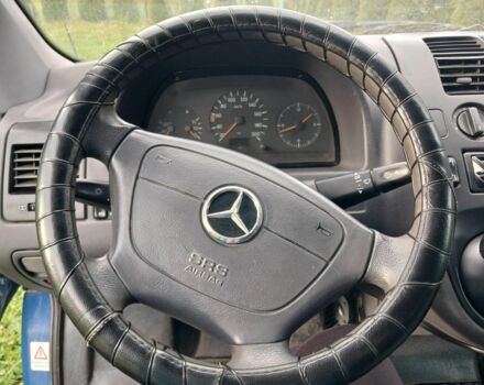 Синий Мерседес Вито, объемом двигателя 2.3 л и пробегом 300 тыс. км за 2200 $, фото 2 на Automoto.ua