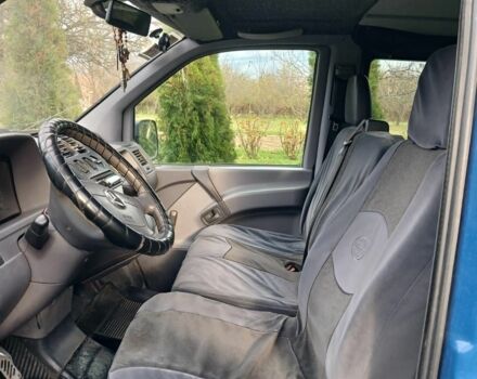 Синий Мерседес Вито, объемом двигателя 2.3 л и пробегом 300 тыс. км за 2200 $, фото 3 на Automoto.ua