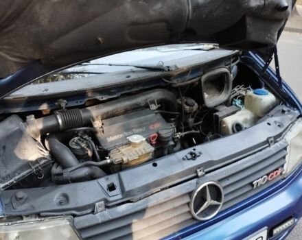 Синий Мерседес Вито, объемом двигателя 2.2 л и пробегом 390 тыс. км за 5500 $, фото 1 на Automoto.ua