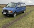 Синий Мерседес Вито, объемом двигателя 2.1 л и пробегом 400 тыс. км за 2000 $, фото 1 на Automoto.ua