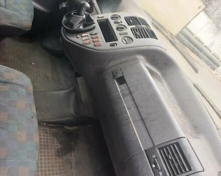 Синий Мерседес Вито, объемом двигателя 2.2 л и пробегом 350 тыс. км за 2000 $, фото 1 на Automoto.ua