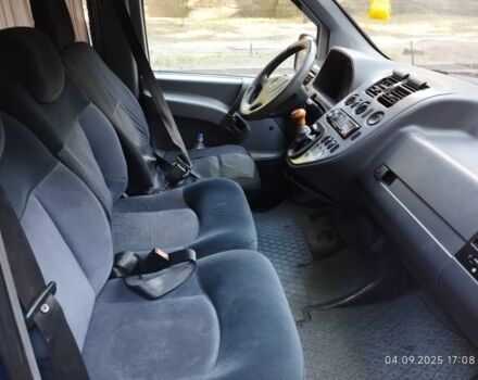 Синий Мерседес Вито, объемом двигателя 2.2 л и пробегом 390 тыс. км за 5500 $, фото 9 на Automoto.ua