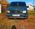 Синий Мерседес Вито, объемом двигателя 2.1 л и пробегом 320 тыс. км за 2200 $, фото 1 на Automoto.ua