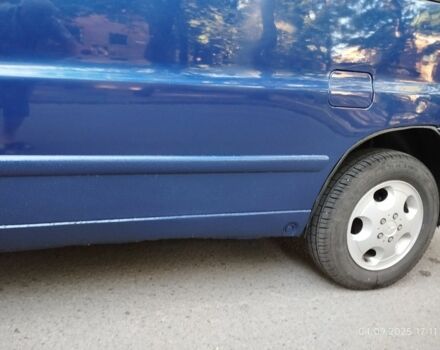 Синий Мерседес Вито, объемом двигателя 2.2 л и пробегом 390 тыс. км за 5500 $, фото 2 на Automoto.ua