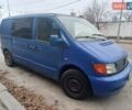 Синий Мерседес Вито, объемом двигателя 2.2 л и пробегом 350 тыс. км за 2000 $, фото 1 на Automoto.ua