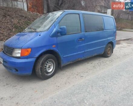 Синий Мерседес Вито, объемом двигателя 2.2 л и пробегом 350 тыс. км за 2000 $, фото 3 на Automoto.ua