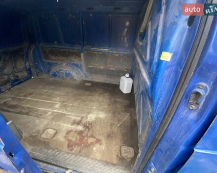 Синий Мерседес Вито, объемом двигателя 2.15 л и пробегом 300 тыс. км за 2800 $, фото 3 на Automoto.ua