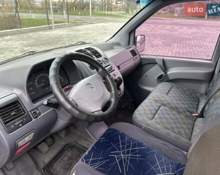 Синий Мерседес Вито, объемом двигателя 2.2 л и пробегом 420 тыс. км за 3000 $, фото 6 на Automoto.ua