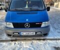 Синий Мерседес Вито, объемом двигателя 2.15 л и пробегом 300 тыс. км за 4000 $, фото 1 на Automoto.ua