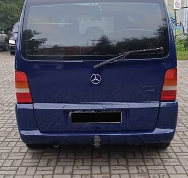 Синий Мерседес Вито, объемом двигателя 2.15 л и пробегом 380 тыс. км за 4850 $, фото 1 на Automoto.ua