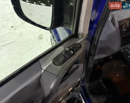 Синий Мерседес Вито, объемом двигателя 2.15 л и пробегом 293 тыс. км за 5500 $, фото 14 на Automoto.ua