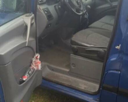 Синий Мерседес Вито, объемом двигателя 2.2 л и пробегом 450 тыс. км за 6000 $, фото 4 на Automoto.ua