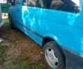 Синий Мерседес Вито, объемом двигателя 2.1 л и пробегом 330 тыс. км за 5650 $, фото 1 на Automoto.ua