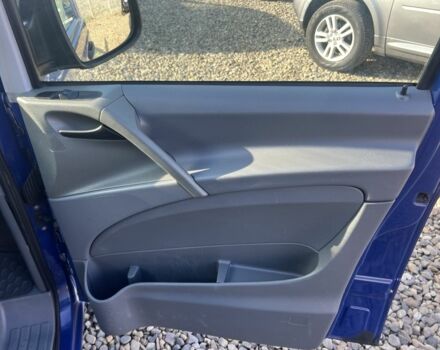 Синий Мерседес Вито, объемом двигателя 2.2 л и пробегом 299 тыс. км за 6999 $, фото 8 на Automoto.ua