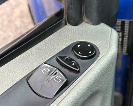 Синий Мерседес Вито, объемом двигателя 2.2 л и пробегом 431 тыс. км за 5050 $, фото 13 на Automoto.ua