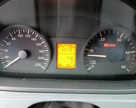 Синий Мерседес Вито, объемом двигателя 2.15 л и пробегом 242 тыс. км за 8300 $, фото 10 на Automoto.ua