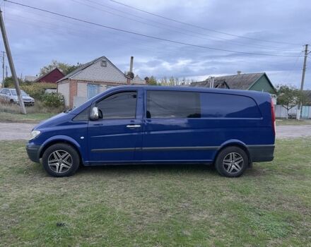 Синий Мерседес Вито, объемом двигателя 2.1 л и пробегом 390 тыс. км за 8900 $, фото 1 на Automoto.ua