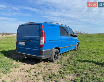 Синий Мерседес Вито, объемом двигателя 2.2 л и пробегом 298 тыс. км за 11400 $, фото 2 на Automoto.ua