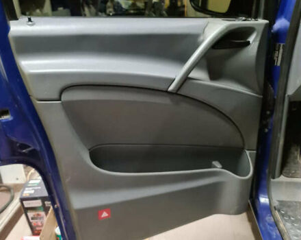 Синий Мерседес Вито, объемом двигателя 2.15 л и пробегом 390 тыс. км за 8900 $, фото 14 на Automoto.ua