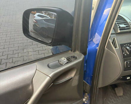 Синий Мерседес Вито, объемом двигателя 2.14 л и пробегом 400 тыс. км за 10000 $, фото 4 на Automoto.ua