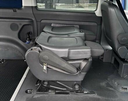 Синий Мерседес Вито, объемом двигателя 2.14 л и пробегом 332 тыс. км за 16000 $, фото 7 на Automoto.ua