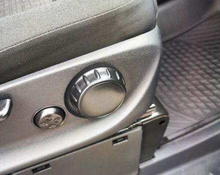 Синій Мерседес Віто, об'ємом двигуна 2.2 л та пробігом 200 тис. км за 33888 $, фото 79 на Automoto.ua