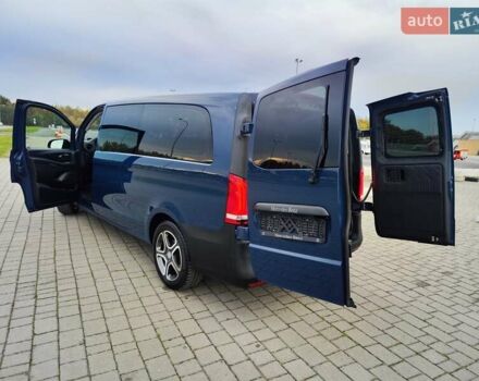 Синій Мерседес Віто, об'ємом двигуна 2.2 л та пробігом 200 тис. км за 33888 $, фото 3 на Automoto.ua