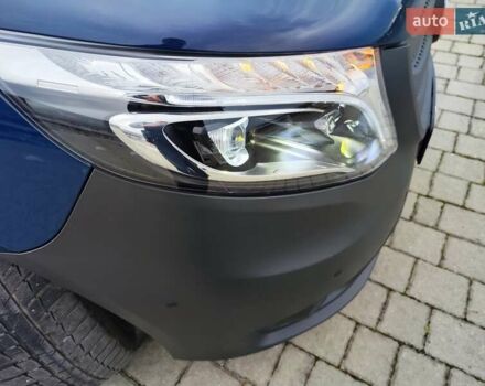 Синій Мерседес Віто, об'ємом двигуна 2.2 л та пробігом 200 тис. км за 33888 $, фото 17 на Automoto.ua