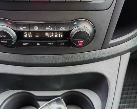 Синій Мерседес Віто, об'ємом двигуна 2.2 л та пробігом 200 тис. км за 33888 $, фото 54 на Automoto.ua