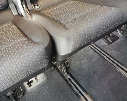 Синій Мерседес Віто, об'ємом двигуна 2.2 л та пробігом 200 тис. км за 33888 $, фото 106 на Automoto.ua