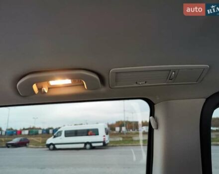 Синій Мерседес Віто, об'ємом двигуна 2.2 л та пробігом 200 тис. км за 33888 $, фото 101 на Automoto.ua