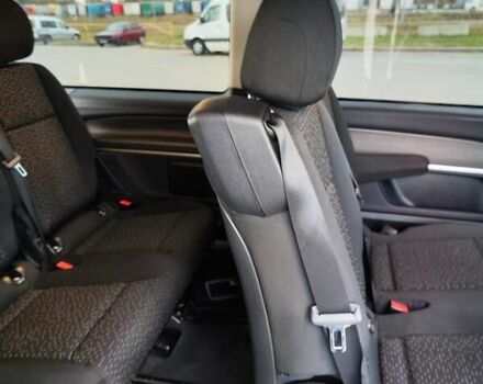 Синій Мерседес Віто, об'ємом двигуна 2.2 л та пробігом 200 тис. км за 33888 $, фото 90 на Automoto.ua