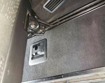 Синій Мерседес Віто, об'ємом двигуна 2.2 л та пробігом 200 тис. км за 33888 $, фото 92 на Automoto.ua