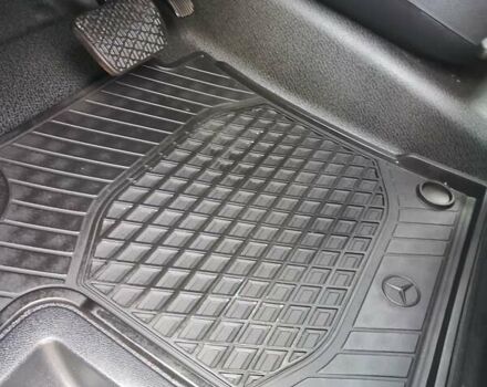 Синій Мерседес Віто, об'ємом двигуна 2.2 л та пробігом 200 тис. км за 33888 $, фото 64 на Automoto.ua