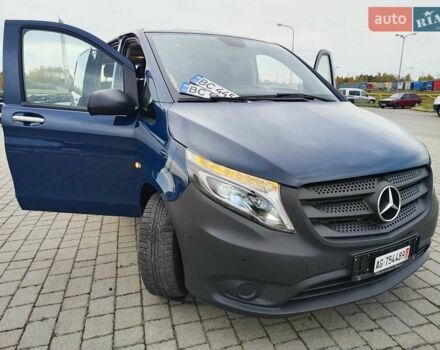 Синій Мерседес Віто, об'ємом двигуна 2.2 л та пробігом 200 тис. км за 33888 $, фото 5 на Automoto.ua
