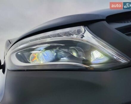 Синій Мерседес Віто, об'ємом двигуна 2.2 л та пробігом 200 тис. км за 33888 $, фото 7 на Automoto.ua