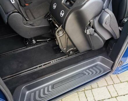 Синій Мерседес Віто, об'ємом двигуна 2.2 л та пробігом 200 тис. км за 33888 $, фото 89 на Automoto.ua