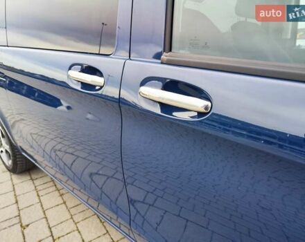 Синій Мерседес Віто, об'ємом двигуна 2.2 л та пробігом 200 тис. км за 33888 $, фото 11 на Automoto.ua