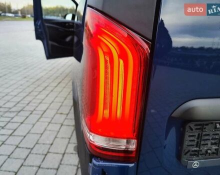 Синій Мерседес Віто, об'ємом двигуна 2.2 л та пробігом 200 тис. км за 33888 $, фото 32 на Automoto.ua