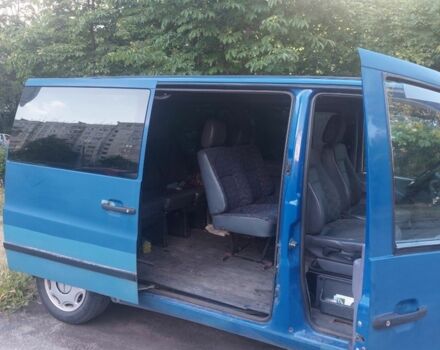Синий Мерседес Вито, объемом двигателя 2.1 л и пробегом 339 тыс. км за 4500 $, фото 5 на Automoto.ua