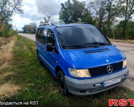 Синий Мерседес Вито, объемом двигателя 2.2 л и пробегом 580 тыс. км за 4900 $, фото 2 на Automoto.ua