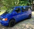 Синий Мерседес Вито, объемом двигателя 2.2 л и пробегом 300 тыс. км за 3900 $, фото 1 на Automoto.ua